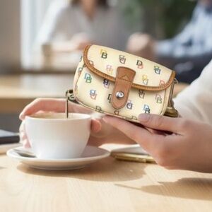 EUC Dooney & Bourke Wristlet